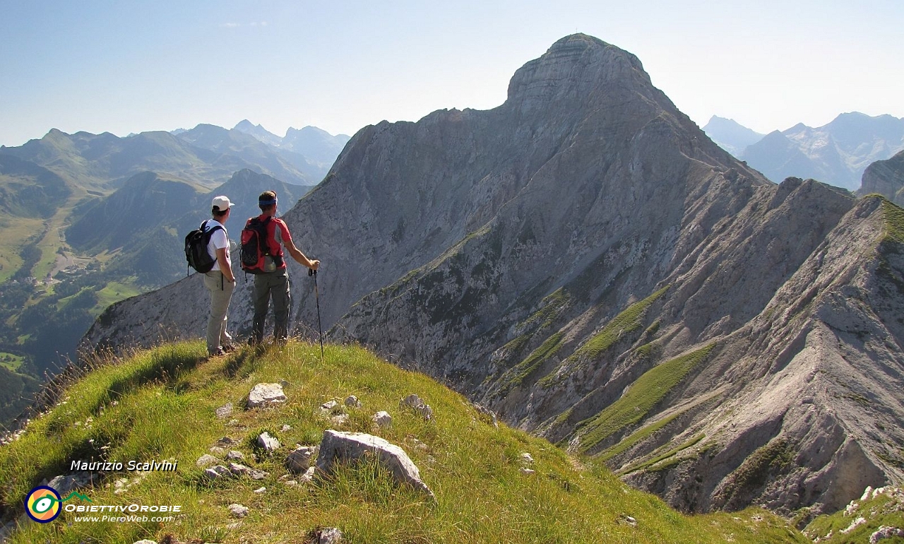 16 Raggiungiamo la cima Est del Cavallino, arriva la Piodessa. E' arrivato il momento di tirare fuori il camoscio che c'è in noi...JPG